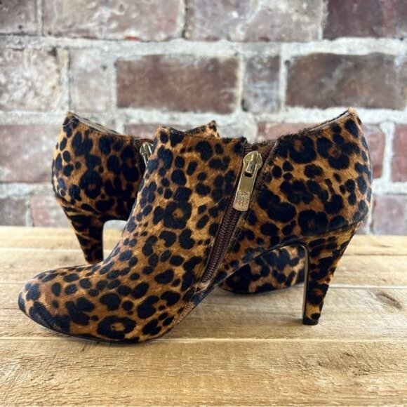 Vince Camuto Vive Calf Hair Heeled Leopard Print Booties Size 6(36) - Picture 5 of 9